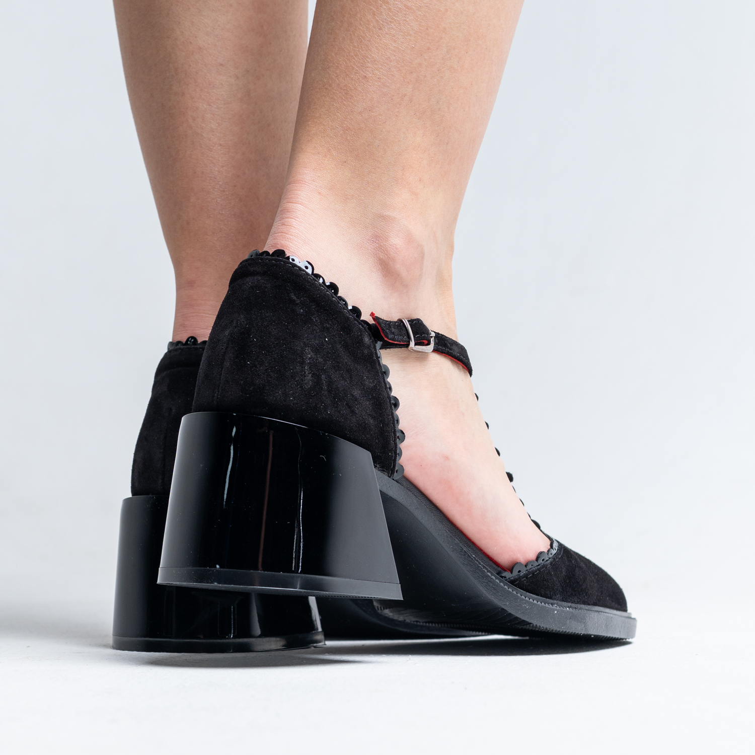 - Iris Black - 0002-19 - 